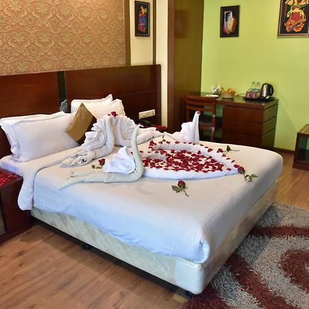 Hotel Ambassador Chocolate Inn Kalyani Екстер'єр фото